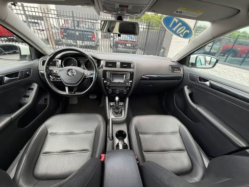Used 2017 Volkswagen Jetta SEL FWD image 32