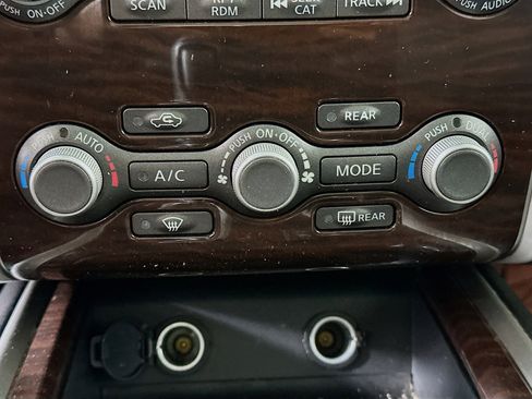 Used 2013 Nissan Pathfinder SL w/ SL Premium Pkg FWD image 22