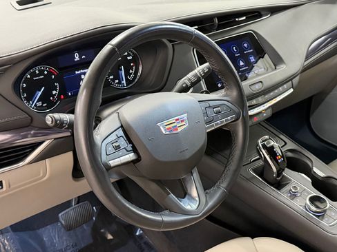 Certified 2022 Cadillac XT4 Luxury w/ Driver Awareness Package FWD image 4