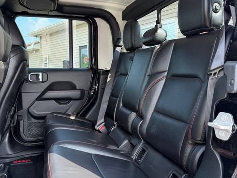 Used 2021 Jeep Gladiator Rubicon w/ Dual Top Group AWD/4WD image 11