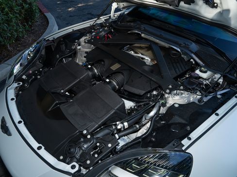 Used 2025 Aston Martin V8 Vantage Coupe image 12