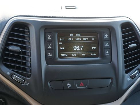Used 2018 Jeep Cherokee Latitude w/ Safety Group AWD/4WD image 22