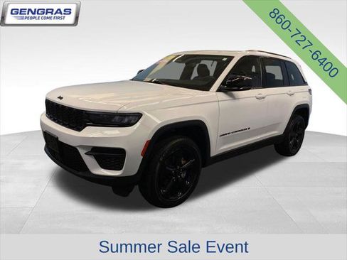 Certified 2023 Jeep Grand Cherokee Altitude AWD/4WD image 4
