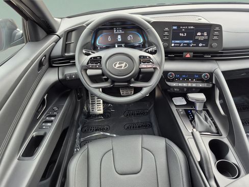 New 2026 Hyundai Elantra SEL Sport FWD image 11