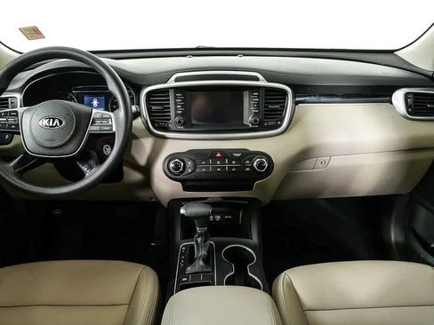 Used 2020 Kia Sorento LX image 19