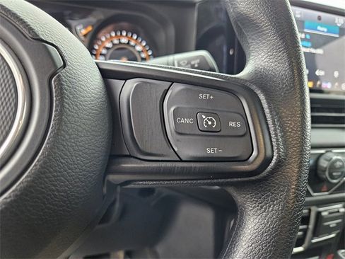 Used 2025 Jeep Gladiator Sport image 21