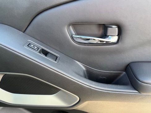 Used 2023 Nissan Frontier SV w/ SV Convenience Package image 23