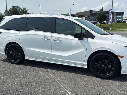 Used 2023 Honda Odyssey Sport image 3