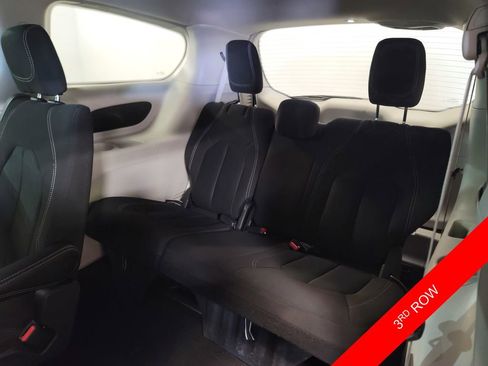 Used 2023 Chrysler Voyager LX FWD image 7