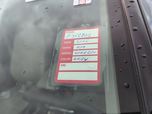 Certified 2025 Kia Sorento S w/ Panoramic Sunroof Package image 5