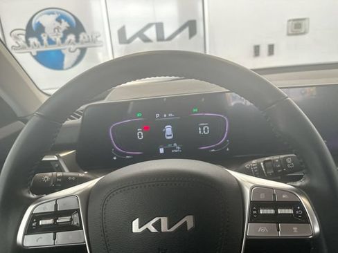 Certified 2024 Kia Telluride S w/ S Sunroof Package AWD/4WD image 12