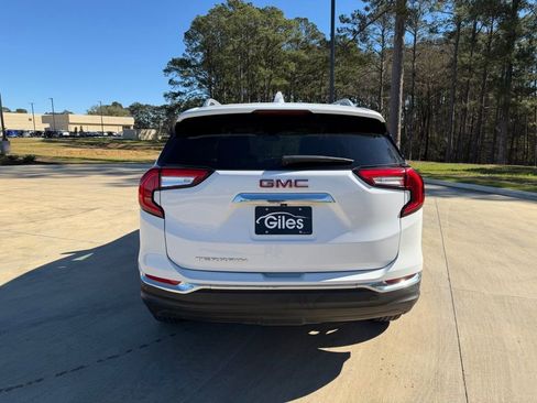 Used 2024 GMC Terrain SLT w/ Infotainment Package II image 4