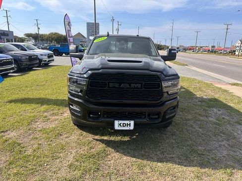 Used 2024 RAM 2500 Limited AWD/4WD image 2