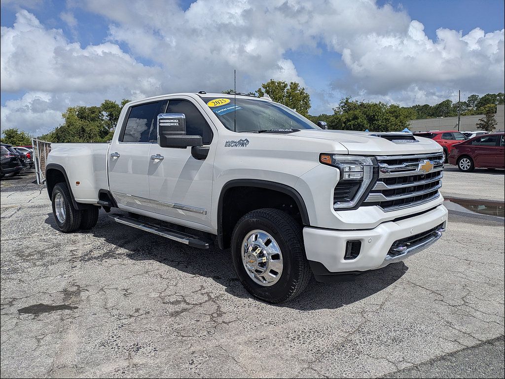 Used 2025 Chevrolet Silverado 3500 High Country w/ Technology Package AWD/4WD image 2