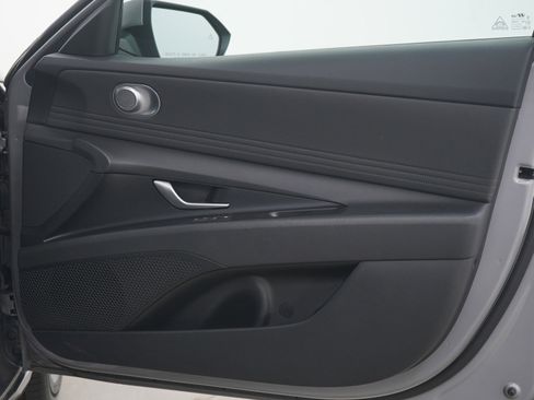 Used 2025 Hyundai Elantra SEL image 9