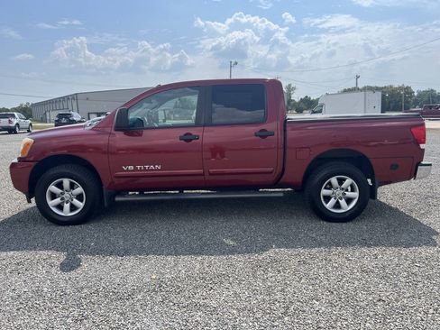 Used 2014 Nissan Titan SV w/ SV Premium Utility Package AWD/4WD image 3