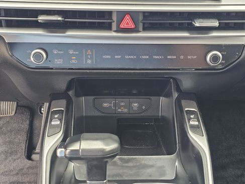 Used 2024 Kia Sorento S w/ Panoramic Sunroof Package FWD image 43