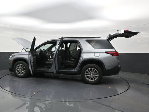 Used 2023 Chevrolet Traverse LT FWD image 30