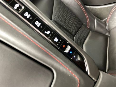 Used 2021 Chevrolet Corvette Stingray Premium Cpe w/ Z51 Performance Package image 21