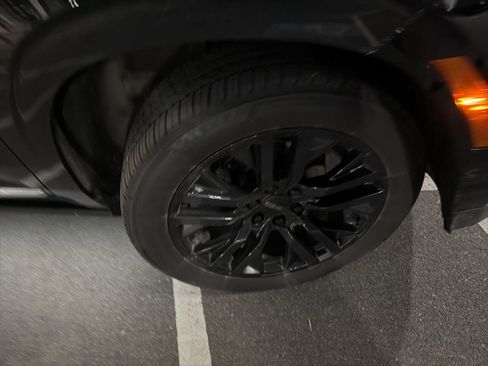 Used 2025 GMC Yukon Denali w/ Denali Reserve Package image 17