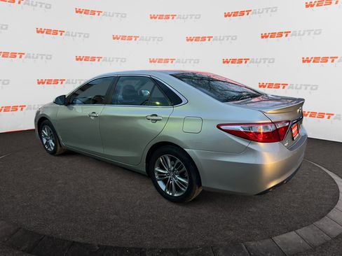 Used 2017 Toyota Camry SE image 3