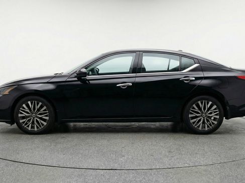 Used 2025 Nissan Altima 2.5 SV image 5