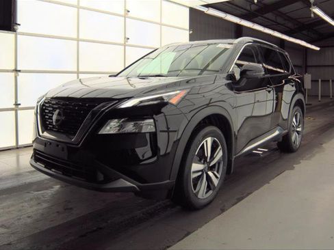 Used 2023 Nissan Rogue SL image 2