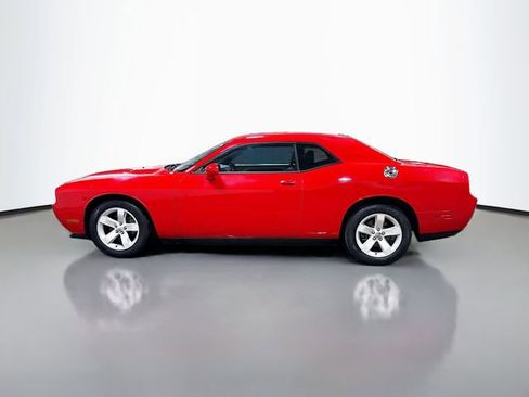 Used 2014 Dodge Challenger SXT RWD image 10