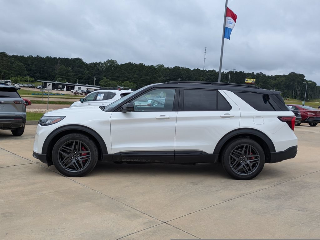 Used 2025 Ford Explorer ST AWD/4WD image 5