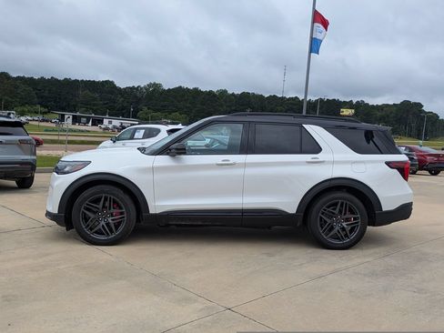 Used 2025 Ford Explorer ST AWD/4WD image 5