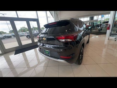 Certified 2022 Chevrolet TrailBlazer LT w/ Convenience Package FWD image 8