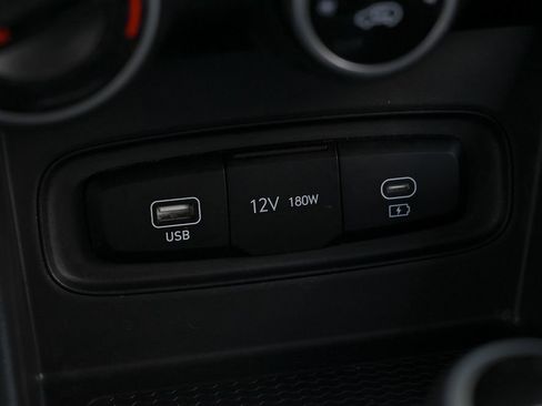 Used 2023 Hyundai Venue SE FWD image 28