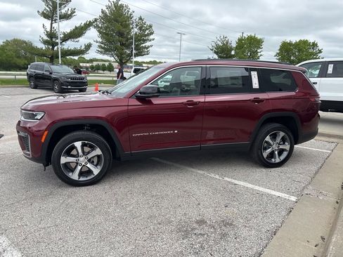 New 2026 Jeep Grand Cherokee L Limited AWD/4WD image 17