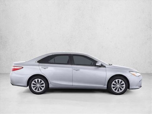 Used 2017 Toyota Camry LE FWD image 8