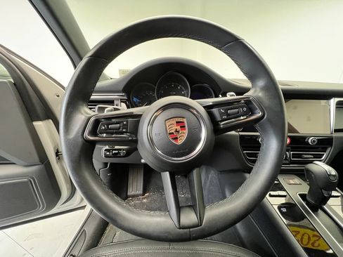 Used 2024 Porsche Macan AWD/4WD image 7