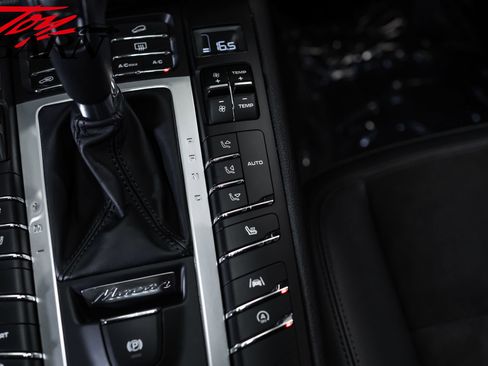 Used 2021 Porsche Macan AWD/4WD image 39