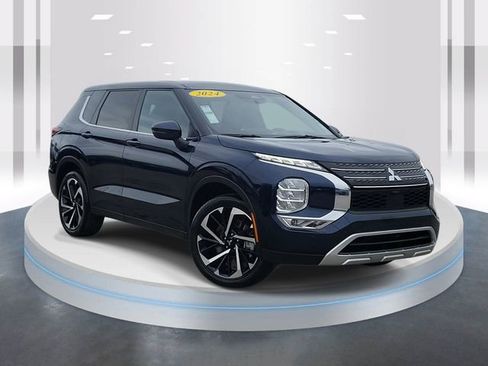 Used 2024 Mitsubishi Outlander SE image 1