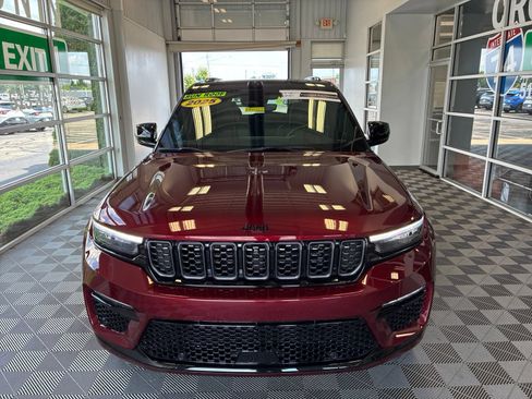 Used 2025 Jeep Grand Cherokee Summit w/ Obsidian Package AWD/4WD image 2