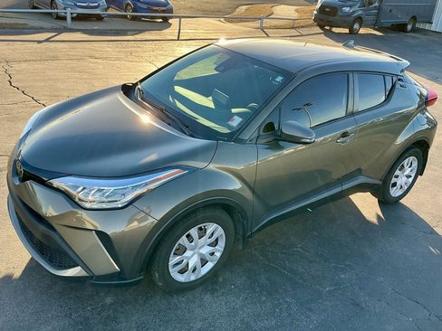 Used 2021 Toyota C-HR LE image 5