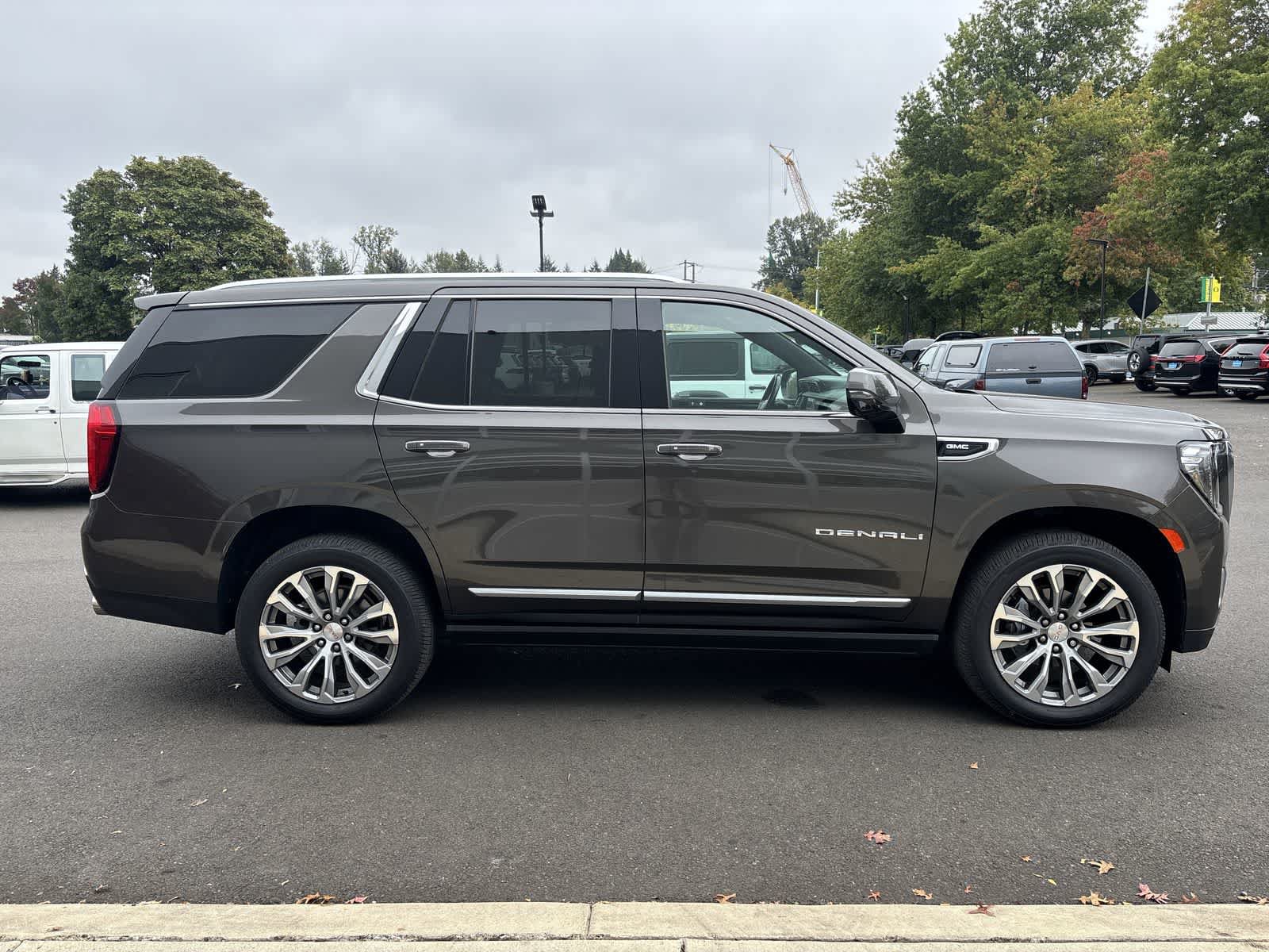 Used 2021 GMC Yukon Denali w/ Denali Premium Package AWD/4WD image 5