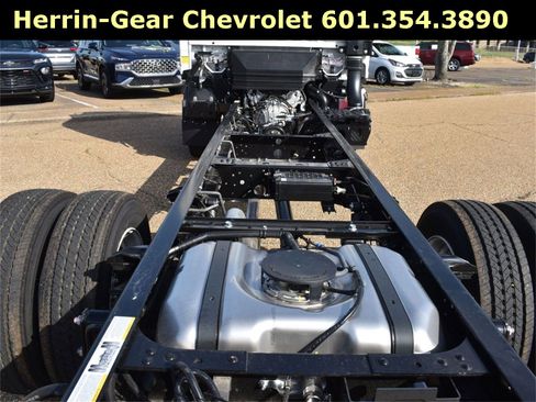 New 2025 Chevrolet Low Cab Forward image 14
