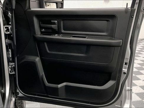 Used 2024 RAM 2500 Tradesman w/ Chrome Appearance Group image 22