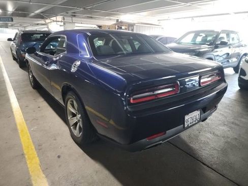 Used 2016 Dodge Challenger SXT image 3