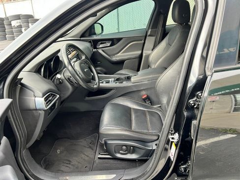 Used 2017 Jaguar F-PACE Prestige image 16