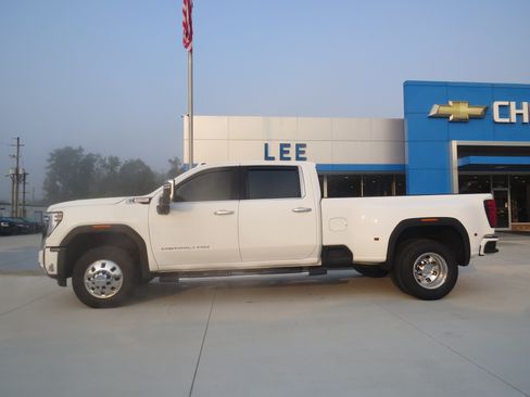 Used 2024 GMC Sierra 3500 Denali w/ Denali Reserve Package AWD/4WD image 2