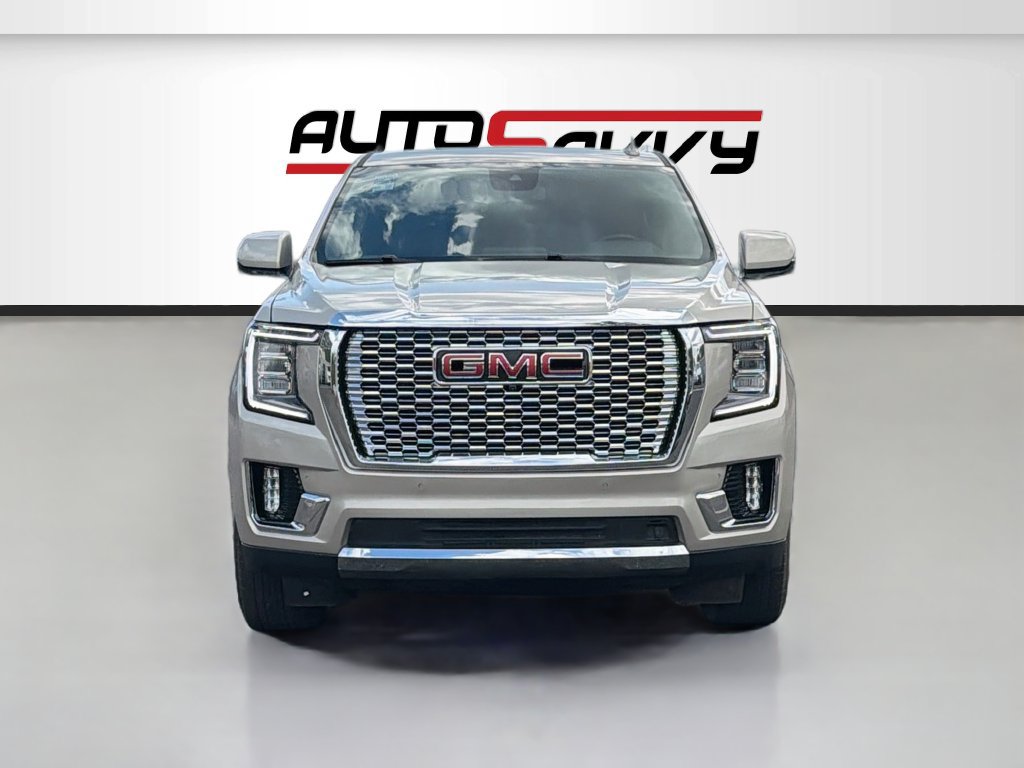 Used 2023 GMC Yukon XL SLT w/ SLT Premium Package AWD/4WD image 2