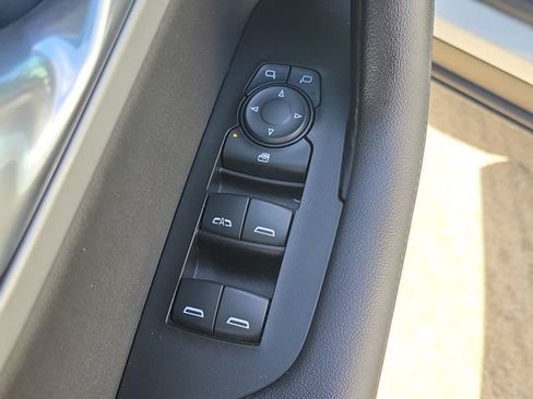 Used 2020 Chevrolet Blazer LT w/ Sound & Technology Package FWD image 18