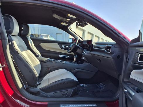 Used 2025 Ford Mustang Premium image 21