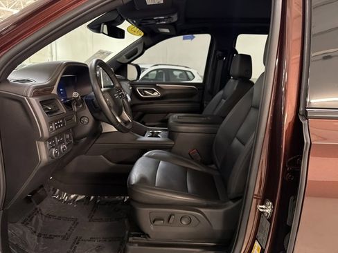 Used 2023 Chevrolet Tahoe Z71 w/ Luxury Package AWD/4WD image 16