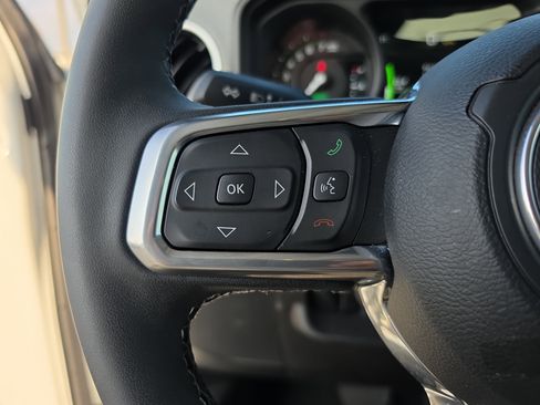 Used 2025 Jeep Wrangler Unlimited Sahara AWD/4WD image 17